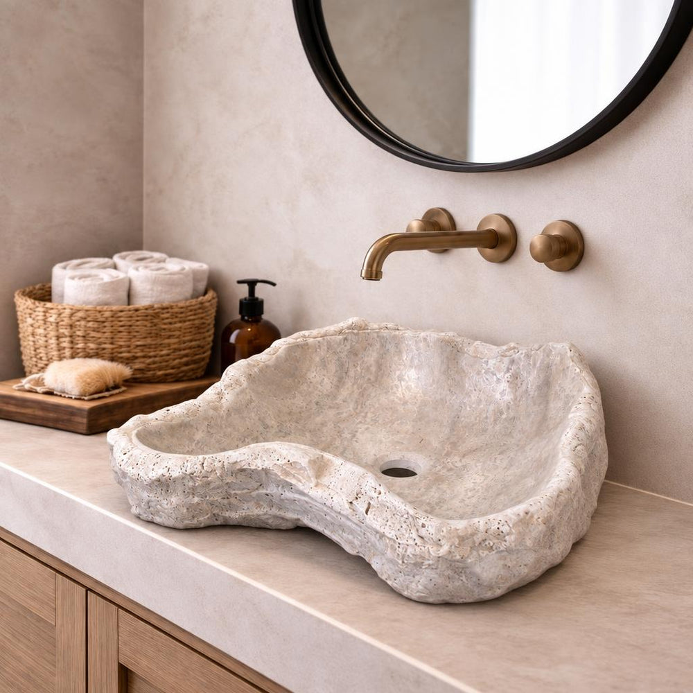 Serbest Form Lavabo — Kırık Taş Dokulu, 52 cm — stilize mekân sunumu