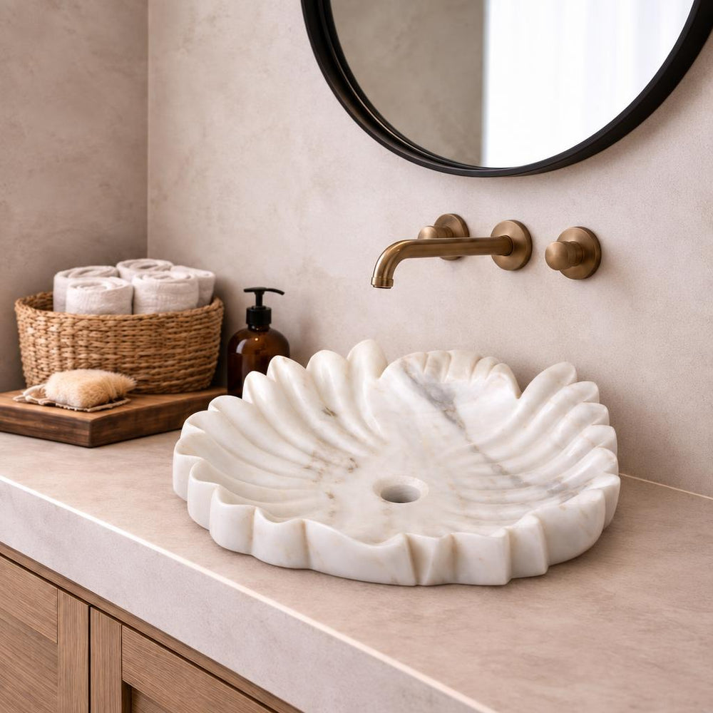 Yaprak Formlu Lavabo — Beyaz, 44 cm — stilize mekân sunumu