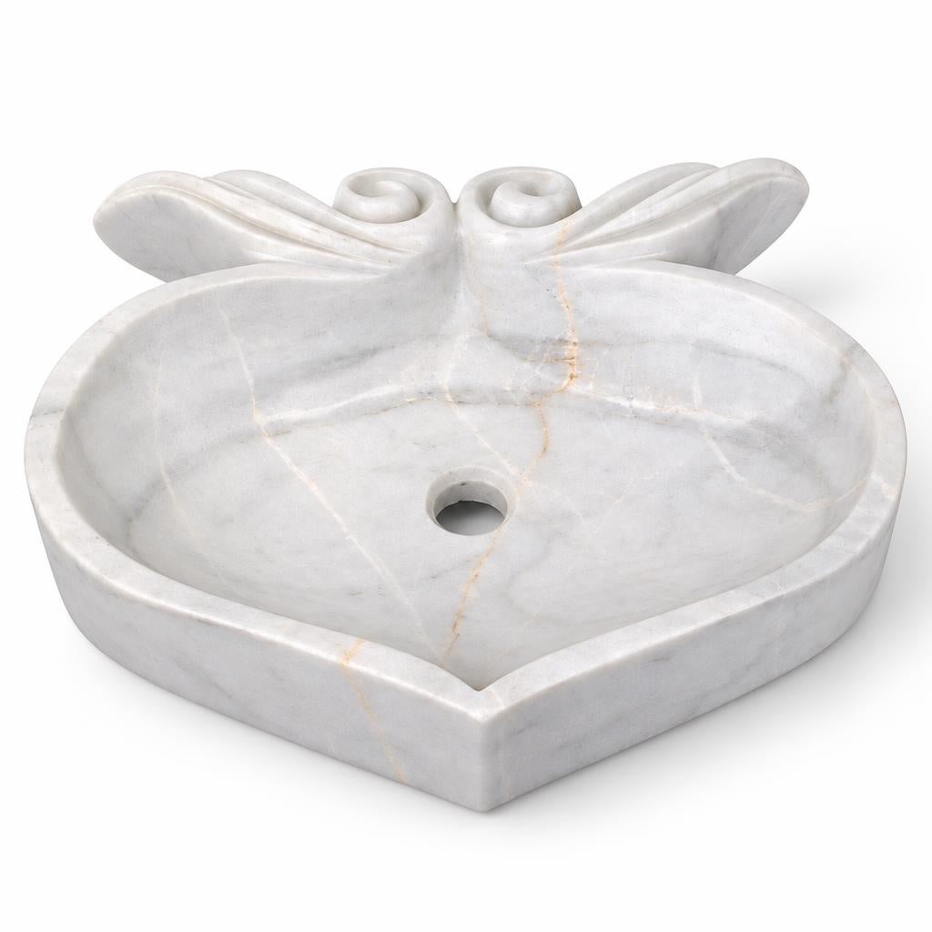 Kalp Formlu Lavabo — Kıvrımlı Beyaz, 44 cm — stüdyo görünümü