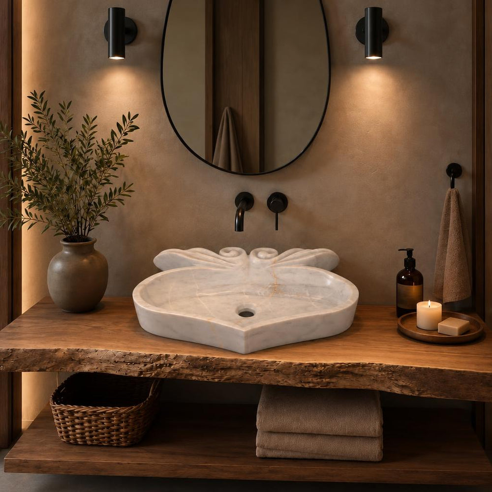 Kalp Formlu Lavabo — Kıvrımlı Beyaz, 44 cm — stilize mekân sunumu