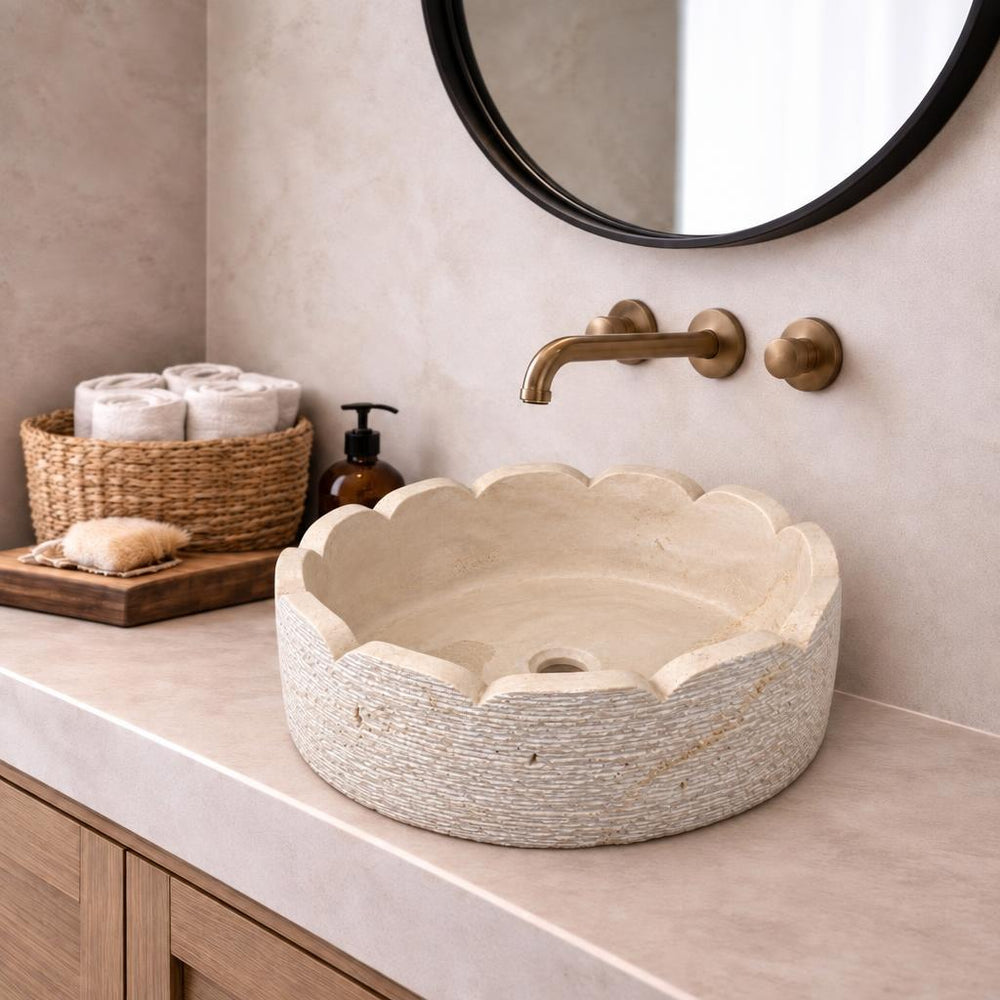 Çiçek Kenarlı Lavabo — Kum Beji, 41 cm — stilize mekân sunumu