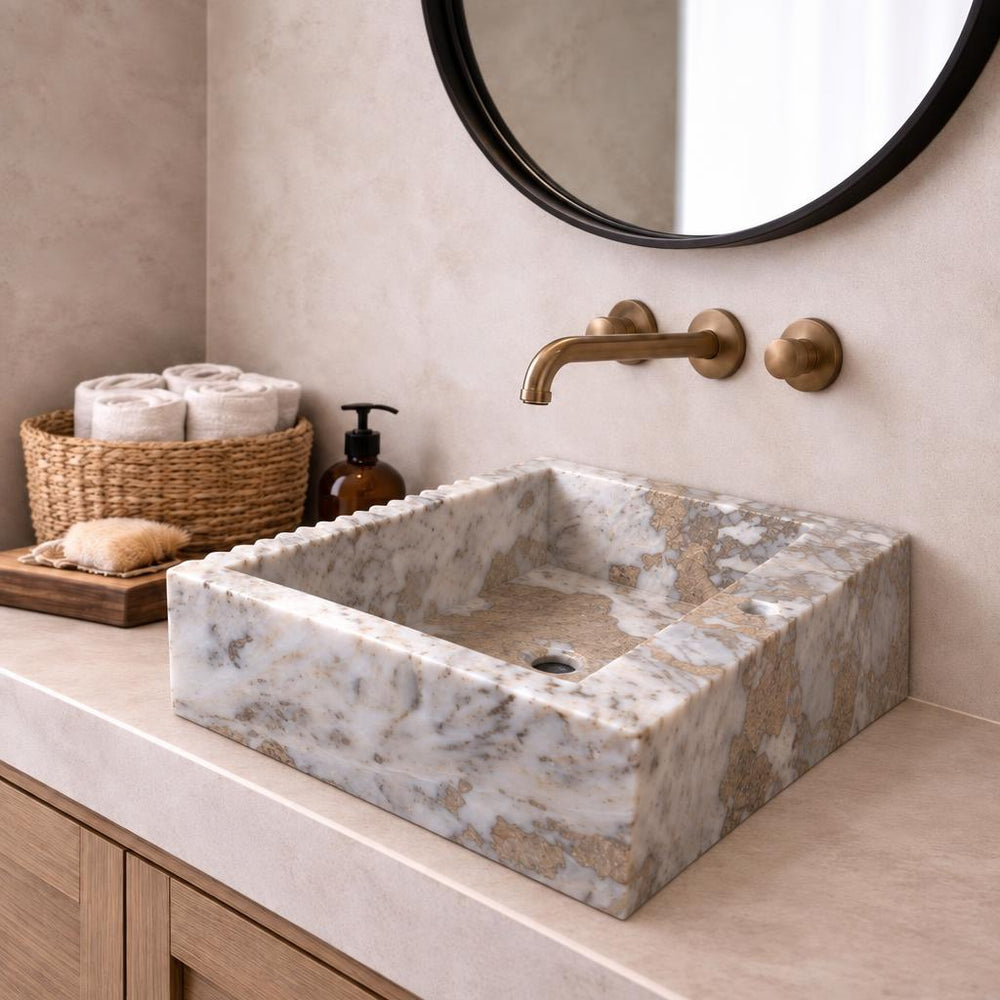 Kare Lavabo — Çok Renkli Damarlı, 40 cm — stilize mekân sunumu