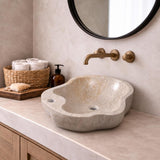 Çiçek Formlu Lavabo — Bej, 40 cm — stilize mekân sunumu