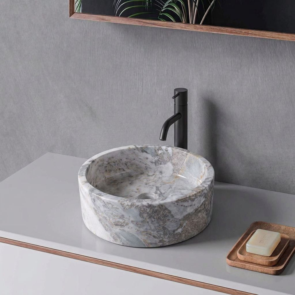 Damarlı doğal taş silindir lavabo, modern banyo düzeni ikinci açı — kurgulanmış çekim sahnesi