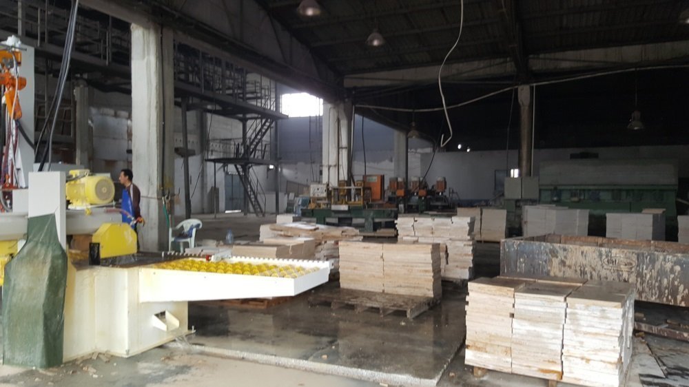 POLAT fabrika galerisinden taş kesim makineleri ve işlenen taş plakalar