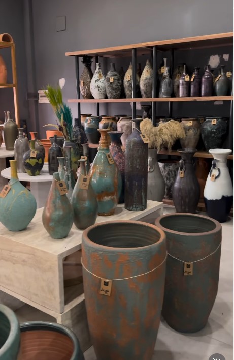 Sanatsal el yapımı vazolar